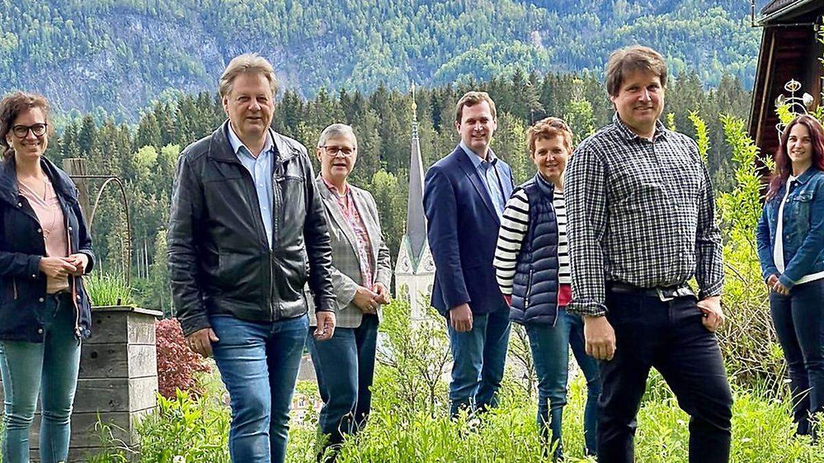 Claudia Ressi, Bürgermeister Leopold Astner, Vizebürgermeisterin Irmgard Hartlieb, Stadtkümmerer Philipp Auer, Margit Eder, Wolfram Pernull und Obfrau Birgit Ortner