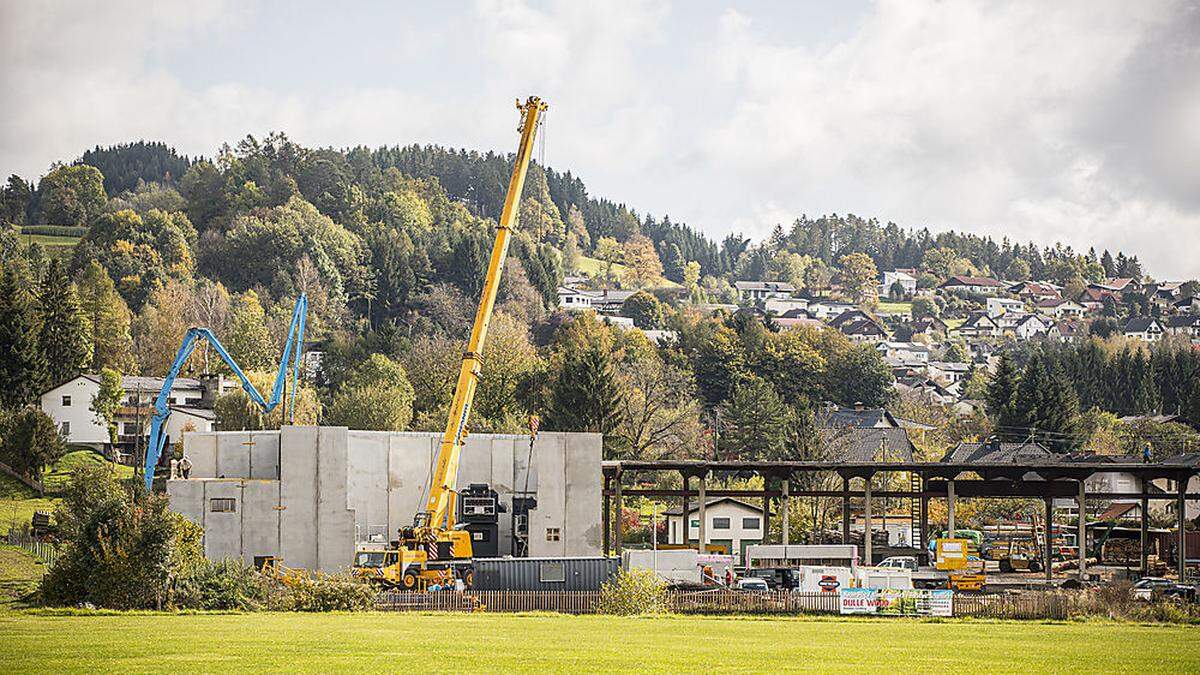 Zahlreiche Bauprojekte wurden realisiert, unter anderem das Biomasseheizwerk in Feldkirchen