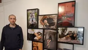Matthias Mollners Freundin starb an einer schweren chronischen Krankheit. Um ihr Erbe fortzuführen, präsentiert er eine Ausstellung und sein Buch im Komm.St Labor in Anger