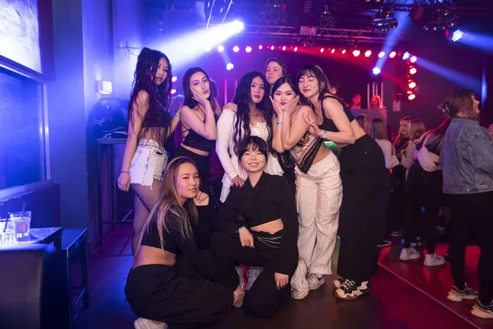 Die größten K-Pop- (koreanischsprachige Popmusik) Hymnen, kombiniert mit Tracks von Anime-Serien ... 