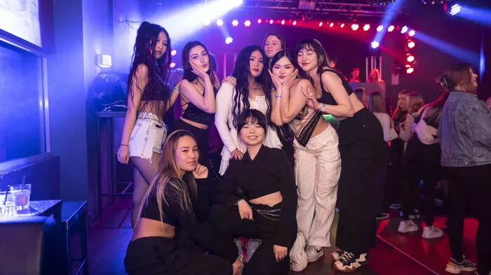 Die größten K-Pop- (koreanischsprachige Popmusik) Hymnen, kombiniert mit Tracks von Anime-Serien ... 