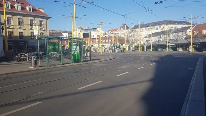 Nahezu menschenleer war der Jakominiplatz zeitweise am Sonntag.