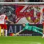 SALZBURG,AUSTRIA,09.AUG.25 - SOCCER - ADMIRAL Bundesliga, Red Bull Salzburg vs Grazer AK 1902. Image shows Petar Ratkov (RBS) and Jakob Meierhofer (GAK). 
Photo: GEPA pictures/ Wolfgang Kofler