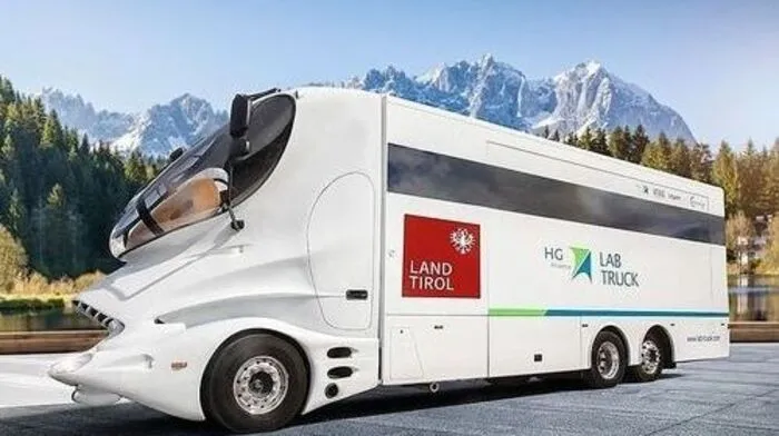Mit diesem futuristisch anmutenden mobilen Labor konnte die HG Lab Truck offenbar punkten