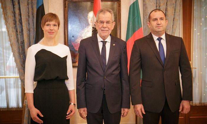 Van der Bellen bei einem Besuch mit der estnischen Präsidentin  Kersti Kaljulaid und Rumen Radew.