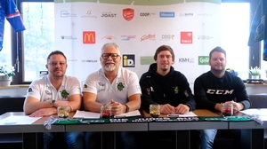 Bei der Pressekonferenz (von links nach rechts): Präsident Daniel Mair, Obmann Charly Kashofer, Sportdirektor Peter Lindsberger und Trainer Lukas Bernsteiner