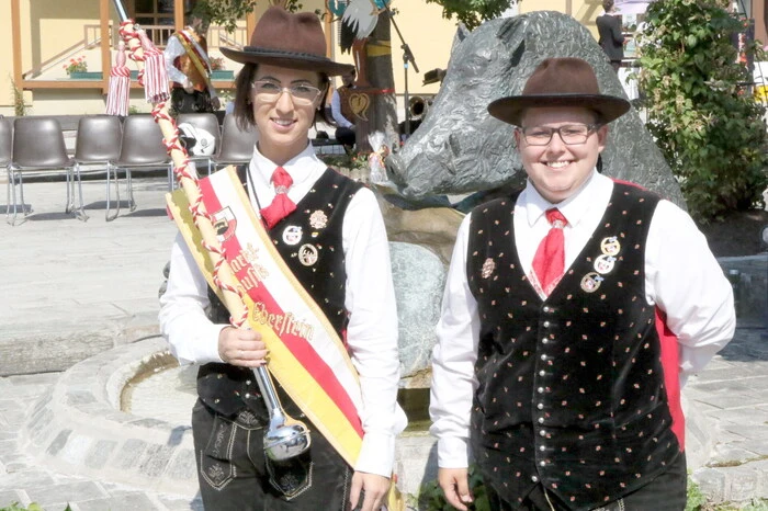 ... unter Obfrau Verena Pliemitscher und Kapellmeisterin Kathrin Bischof (am Foto von rechts) am Wochenende geladen hatte. 