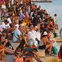 Hunderte Urlauber genießen beim Sonnenuntergang in Zadar ihren Kroatien- Urlaub. Mit der Reisewarnung der Bundesregierung ist nun ein PCR-Test verpflichtend, sonst müssen Einreisende in Quarantäne