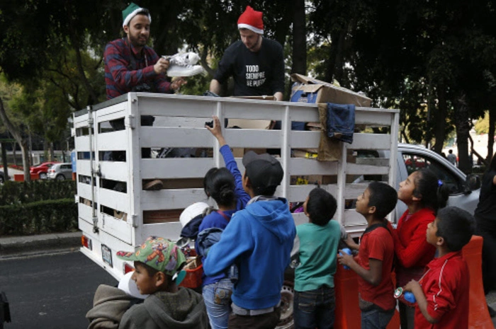 In Mexiko-Stadt ist das Christkind mit dem Pickup unterwegs.