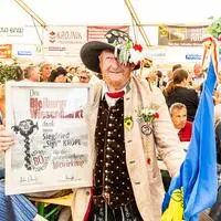 Am Bleiburger Wiesenmarkt im Vorjahr wurde Siegfried Kröpl noch für sein jahrzehntelanges Mitwirken geehrt