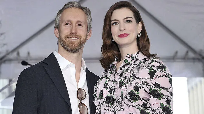 Anne Hathaway und Adam Shulman