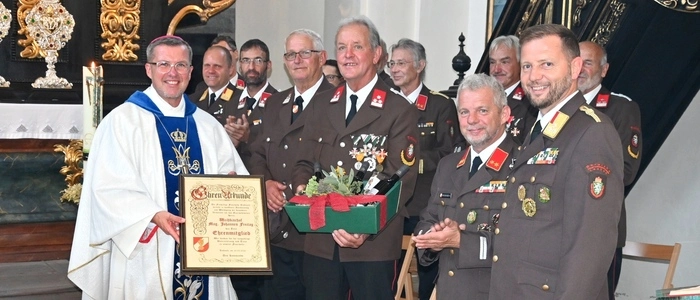 Weihbischof Johannes Freitag wurde zum Ehrenmitglied der FF Trofaiach ernannt