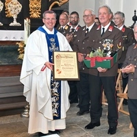 Weihbischof Johannes Freitag wurde zum Ehrenmitglied der FF Trofaiach ernannt