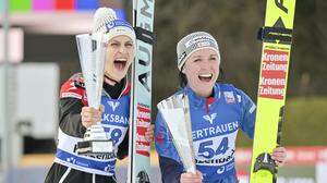 Eva Pinkelnig (links) gewann den Heimweltcup, Jacqueline Seifriedsberger wurde Zweite