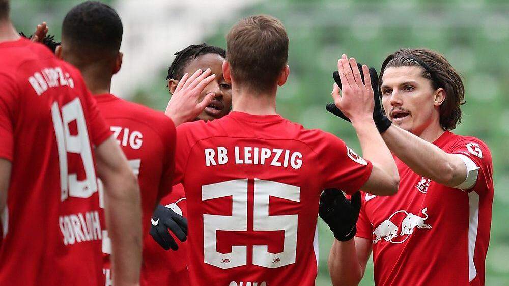 Marcel Sabitzer jubelt über sein Tor, Leipzig liegt nur noch fünf Punkte zurück