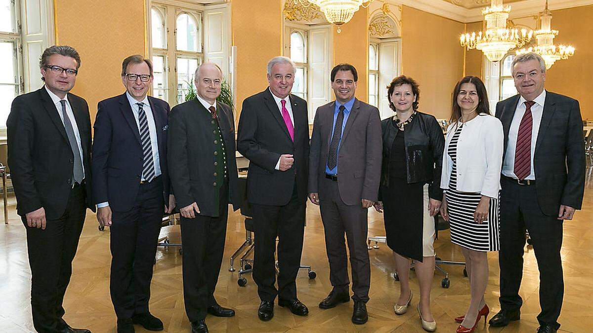 Drexler, Buchmann, Seitinger und Schützenhöfer (alle ÖVP) mit Schickhofer, Lackner, Kampus und Lang (SPÖ)