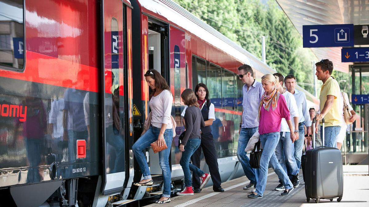 5400 zusätzliche Sitzplätze auf der Strecke Wien-Klagenfurt für das Feiertagswochenende