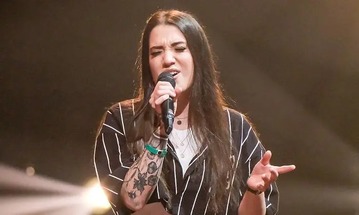 Nadja Inzko (26) aus Klagenfurt bei „Put Your Records On“ von Corinne Bailey Rae