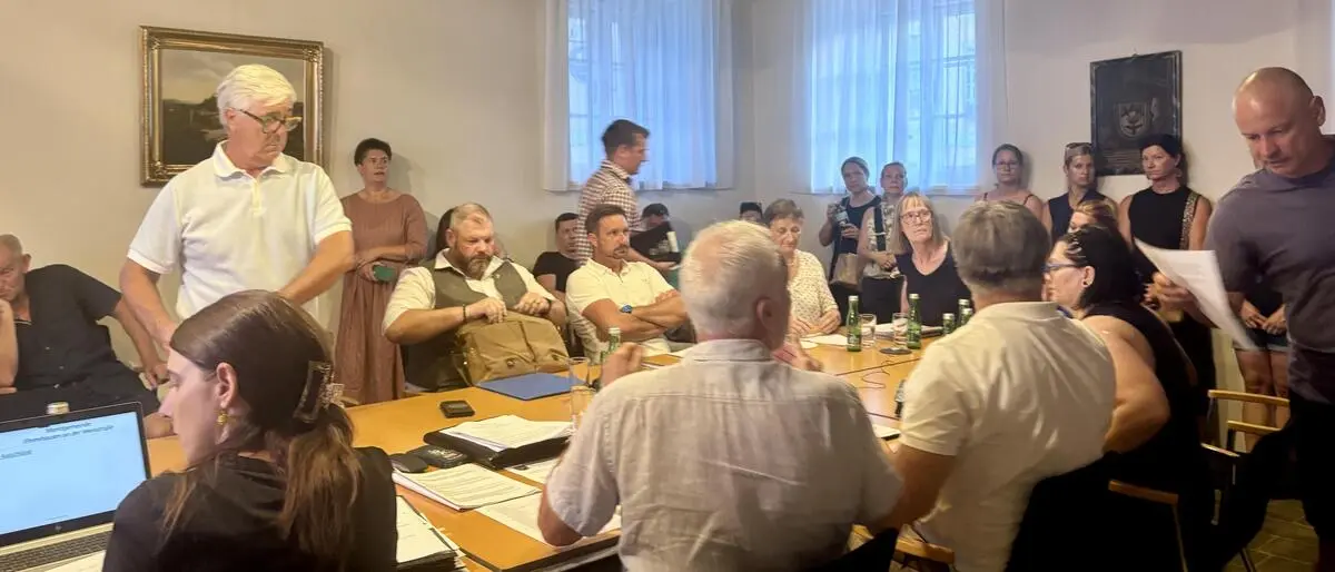 Der Auszug der ÖVP-Mandatare lässt die Abstimmung über den Dringlichkeitsantrag der Opposition platzen