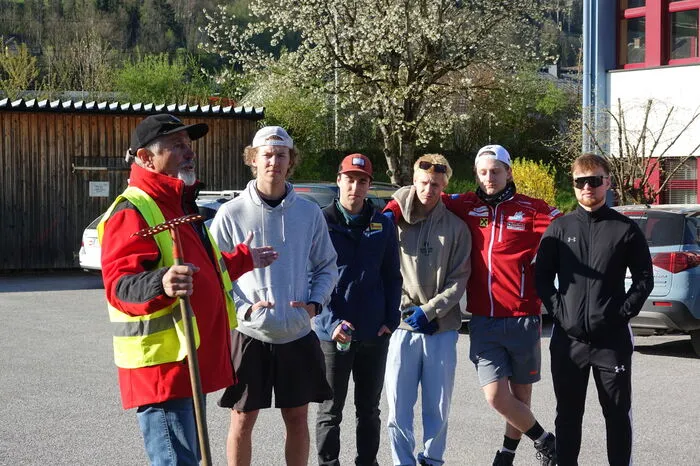 Besprechung in der Früh vor der Ski-Akademie in Schladming