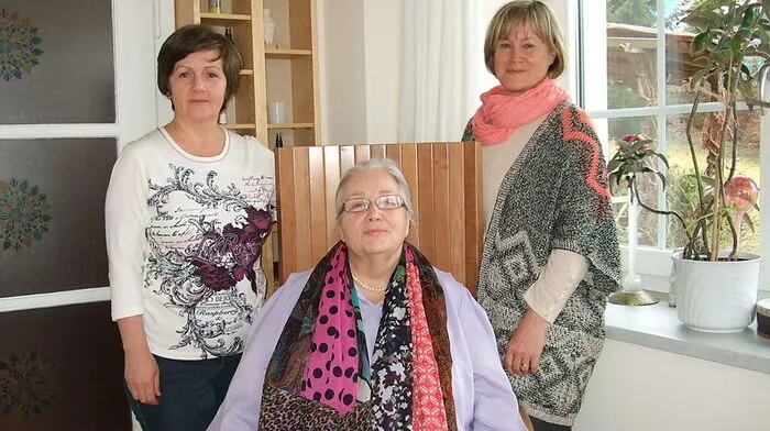 Lotte Glawischnig und Maria-Theresia Grimm werden von Ma