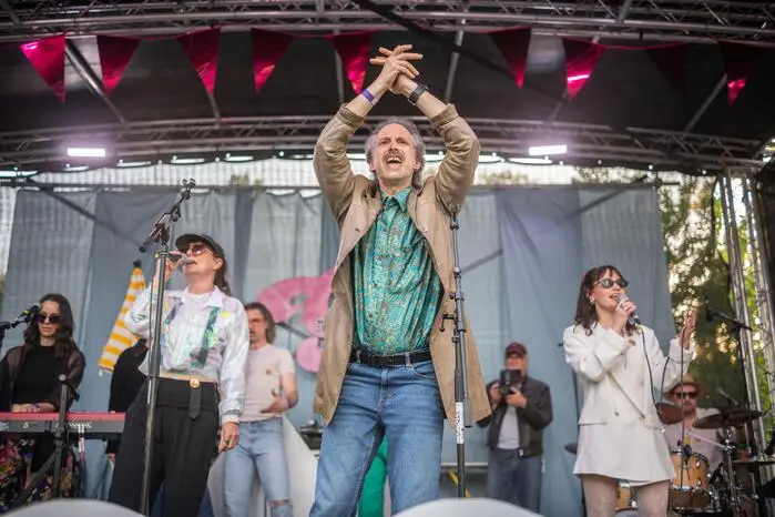 ... allen voran Michael Ostrowski, der mit den Gloria Allstars auf der Bühne stand ...
