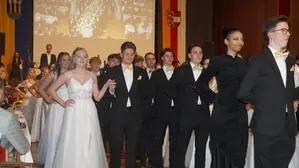 Tanzpärchen bei einem Maturaball