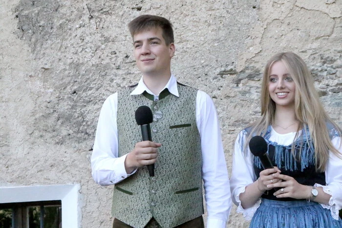 Als Sprecher fungierten Benjamin Marktl und Julia Holzer (von links). 