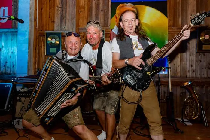 Nach dem stimmungsvollen Kirchtag am Sonntag mit Feldmesse, musikalischer Umrahmung durch die Schlossmusik sowie der traditionellen Dirndl- und Lederhosenprämierung stand am 27. Juli im Hartl-Stadl in Neuhaus der beliebte Nachkirchtag auf dem Programm
