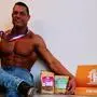 Über seine Goldmedaille freut sich Bodybuilder Klaus Drescher 