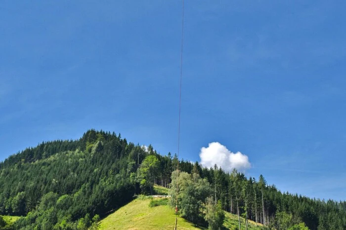 Der spektakulärste Einsatz wurde am Dienstag in einem kleinen, tief eingekerbten Seitental in der Brandstatt durchgeführt.