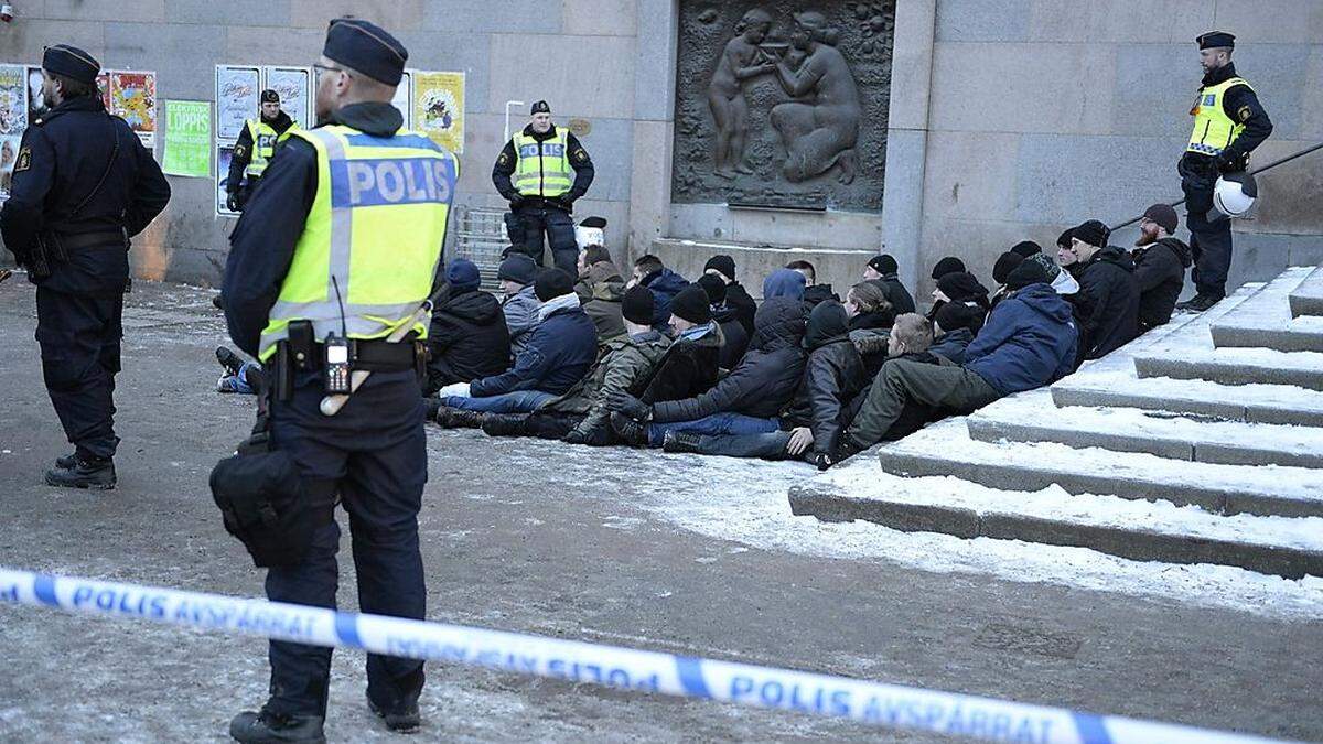 Erst vor wenigen Tagen hat die Stockholmer Polizei ein Dutzend Neo-Nazis kurzfristig festgenommen 