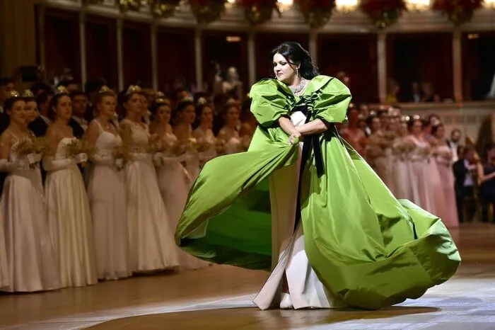 Eröffnet wurde das restlos ausverkaufte Society-Spektakel von der Starsopranistin Anna Netrebko, ...