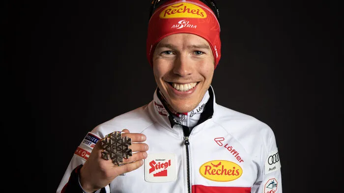 Eine Weltmeisterschaft in der Heimat und gleich eine Medaille! Franz-Josef Rehrl hat am Freitag mit dem Gewinn von Bronze einen traumhaften Start in die Titelkämpfe in Seefeld und Innsbruck erlebt.  
