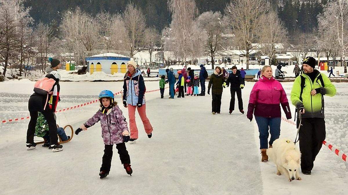 Seit Montag ist der Pressegger See zum Eislaufen freigegeben