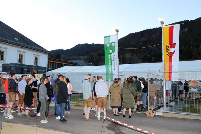 Über 1.500 Besucher strömten am Ostersonntag zum Ostertanz in das Kulturhaus nach Steuerberg!