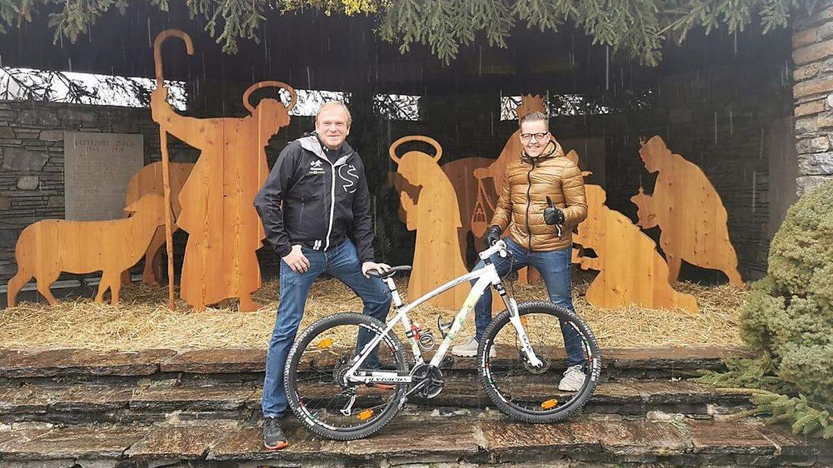 Ideengeber Uwe Zitzenbacher mit dem Pölser Bürgermeister Gernot Esser