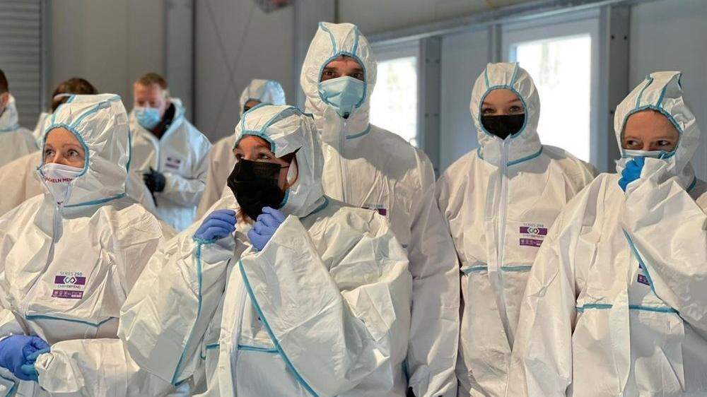Einige Mitarbeiter der Ortsstelle Matrei haben sich bei „Tirol testet“ engagiert, um regemäßige Antigen-Tests durchzuführen