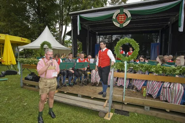 Klicken Sie sich durch die Bilder vom Oberlandler Kirta!