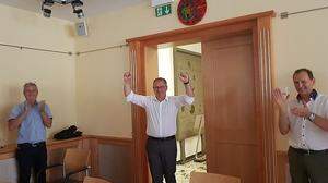 Pure Freude: Bürgermeister Bernd Osprian baut bei seinem ersten Antreten die Absolute für die SPÖ aus
