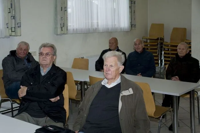 Beeindruckt zeigten sich die ehemaligen Lehrlinge über den modernen Ausbildungsstand.