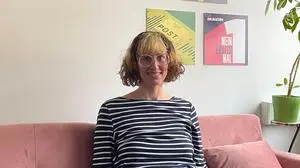 Die Musikerin und Podcasterin Jeanne Drach feiert mit ihren Hör-Stücken den „feministischen Optimismus“ Schön.  