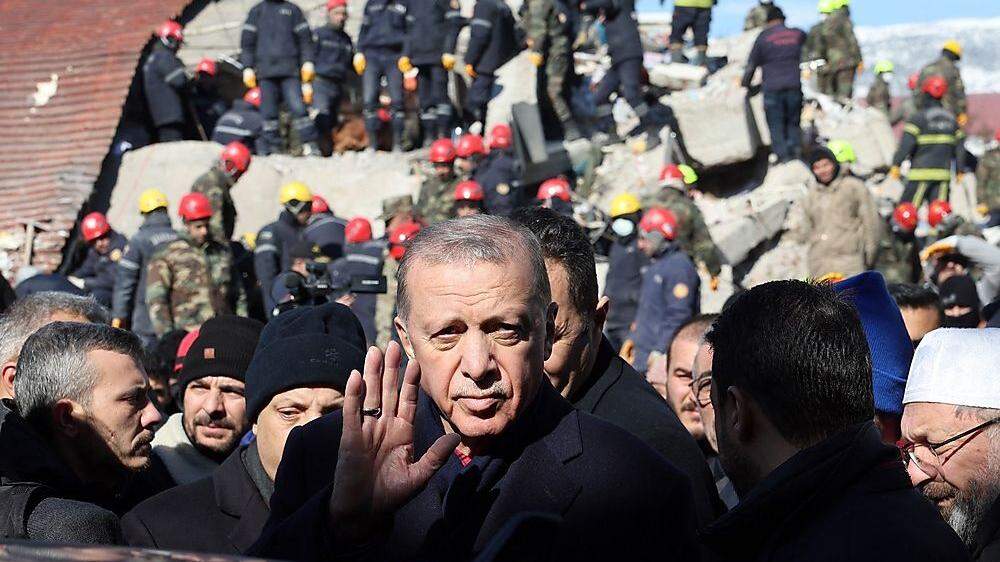 Erdogan besuchte am Mittwoch das Bebengebiet 