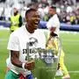 SAINT DENIS,FRANCE,28.MAY.22 - SOCCER - UEFA Champions League, final, Liverpool FC vs Real Madrid CF. Image shows the rejoicing of David Alaba (Madrid). Keywords: trophy. 
Photo: GEPA pictures/ Patrick Steiner