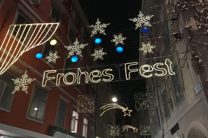 ...das nun wieder ebenso traditionell ein "Frohes Fest" wünscht.