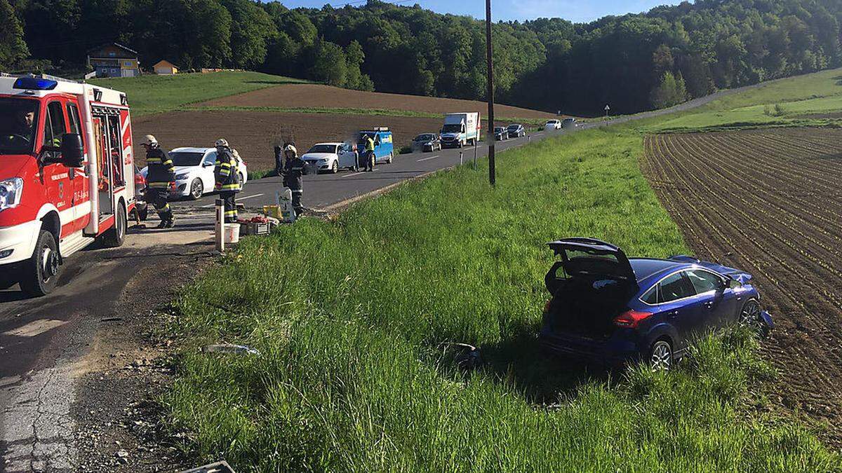 Schwerer Verkehrsunfall auf der L 212 in Aschau (St. Stefan im Rosental)