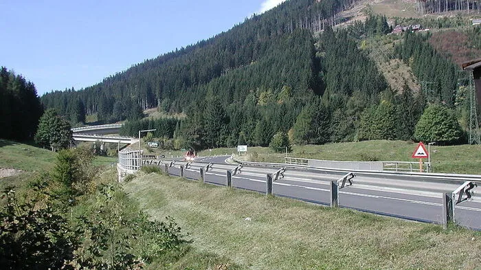 Die 17 Meter lange Almhäuserbrücke am Präbichl wird heuer zur Gänze saniert. Am Montag geht es los