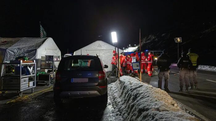 Im Skigebiet Lech-Zürs am Arlberg ist am Sonntagnachmittag gegen 15.00 Uhr eine Lawine abgegangen. 