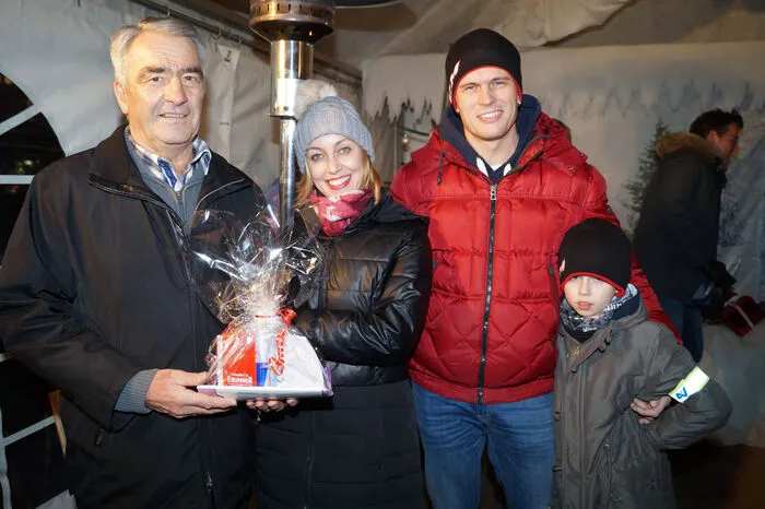 Mopedführerschein von der Fahrschule Brunner: Matthias Dullnig, Elisabeth Brunner-Schützelhofer sowie Markus und Johannes Schützelhofer (von links).