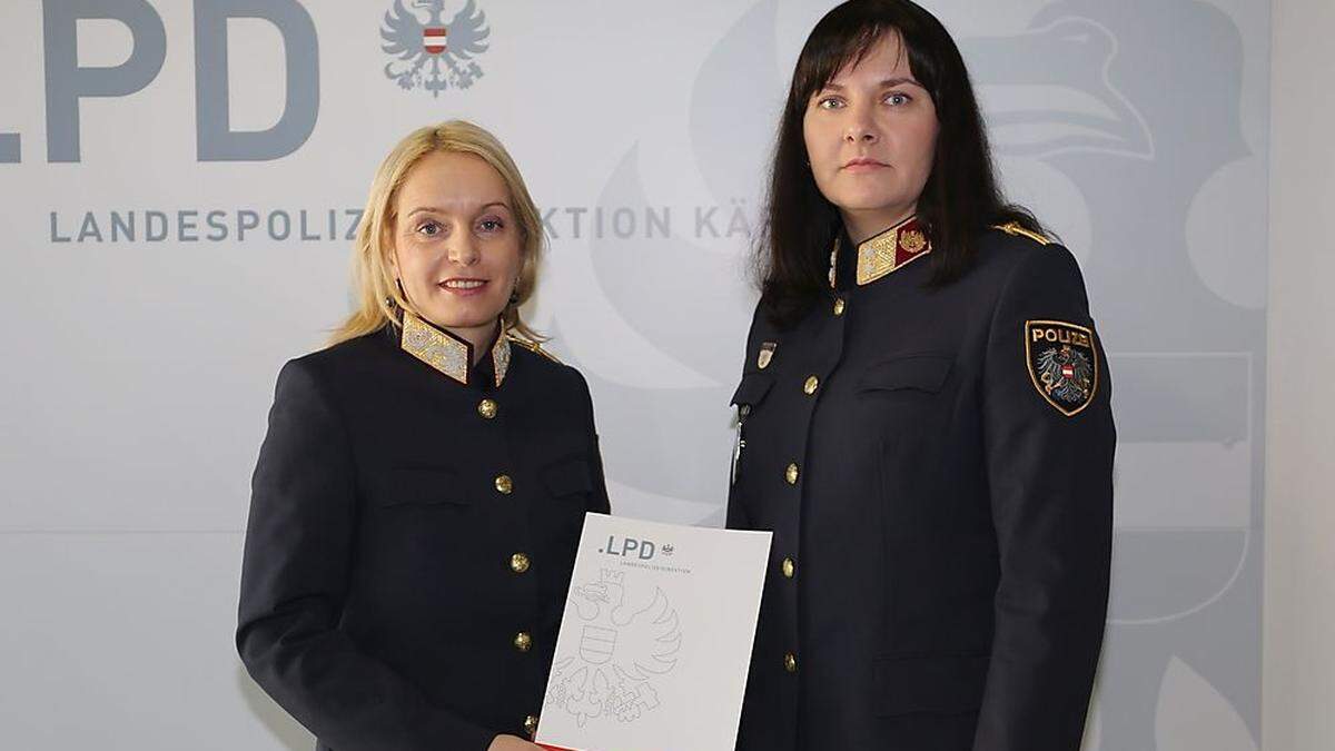 Landespolizeidirektorin Michaela Kohlweiß und Daniela Puffing (rechts)